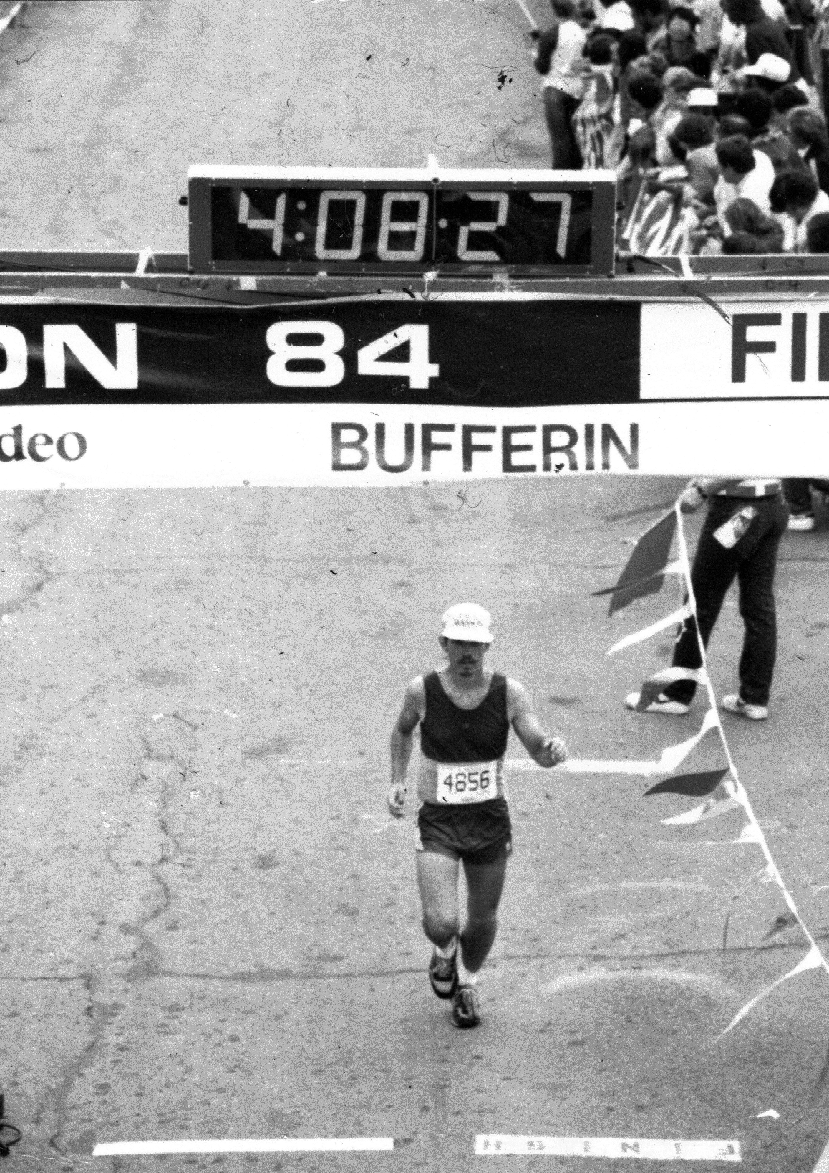 2021 1227 marathon finish line b n w